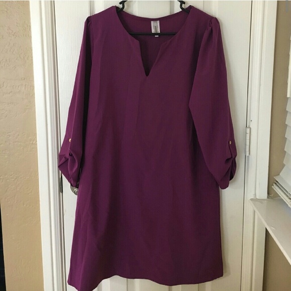 Dresses & Skirts - V-neck dress